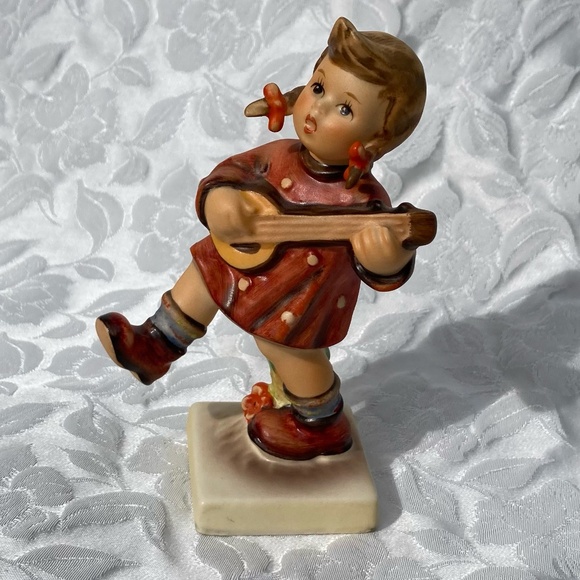4.5" Hummel Figurine "Happiness" Goebel W. Germany 1984 Excellent Condition - Picture 2 of 6